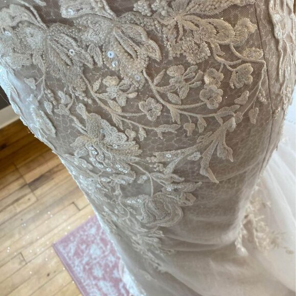 Wedding Dress- Essence of Australia size 20 - Picture 3 of 3
